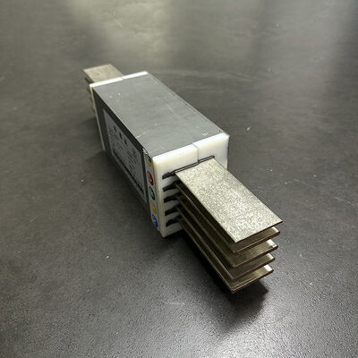 Harga bagus Busbar Resin Cor Epoxy Tegangan Rendah Disesuaikan 400-6300A Tahan Air IP68 AC/DC1000V 50-60Hz on line